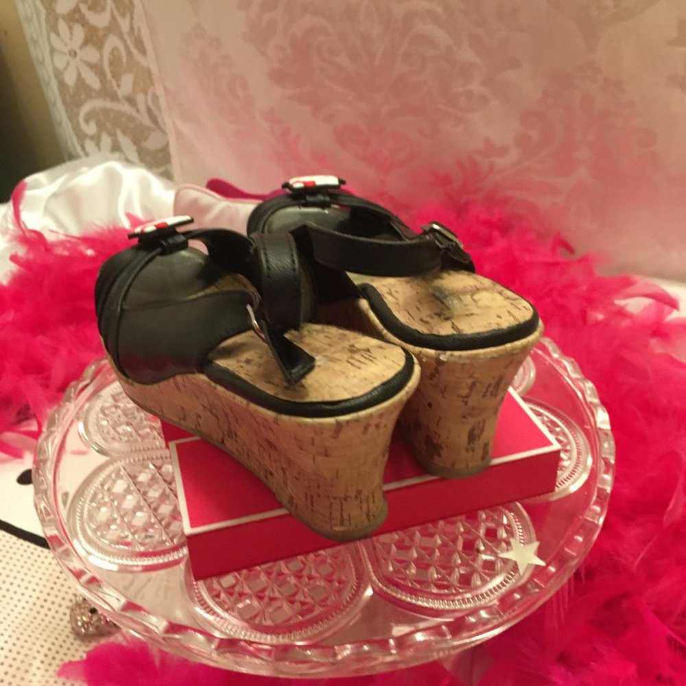 ADORABLE leather cork style wedges with cute hello kitty details! - Picture 9 of 10